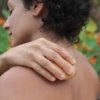 Massage mit dem JOYA Classic Body des Schulterbereiches